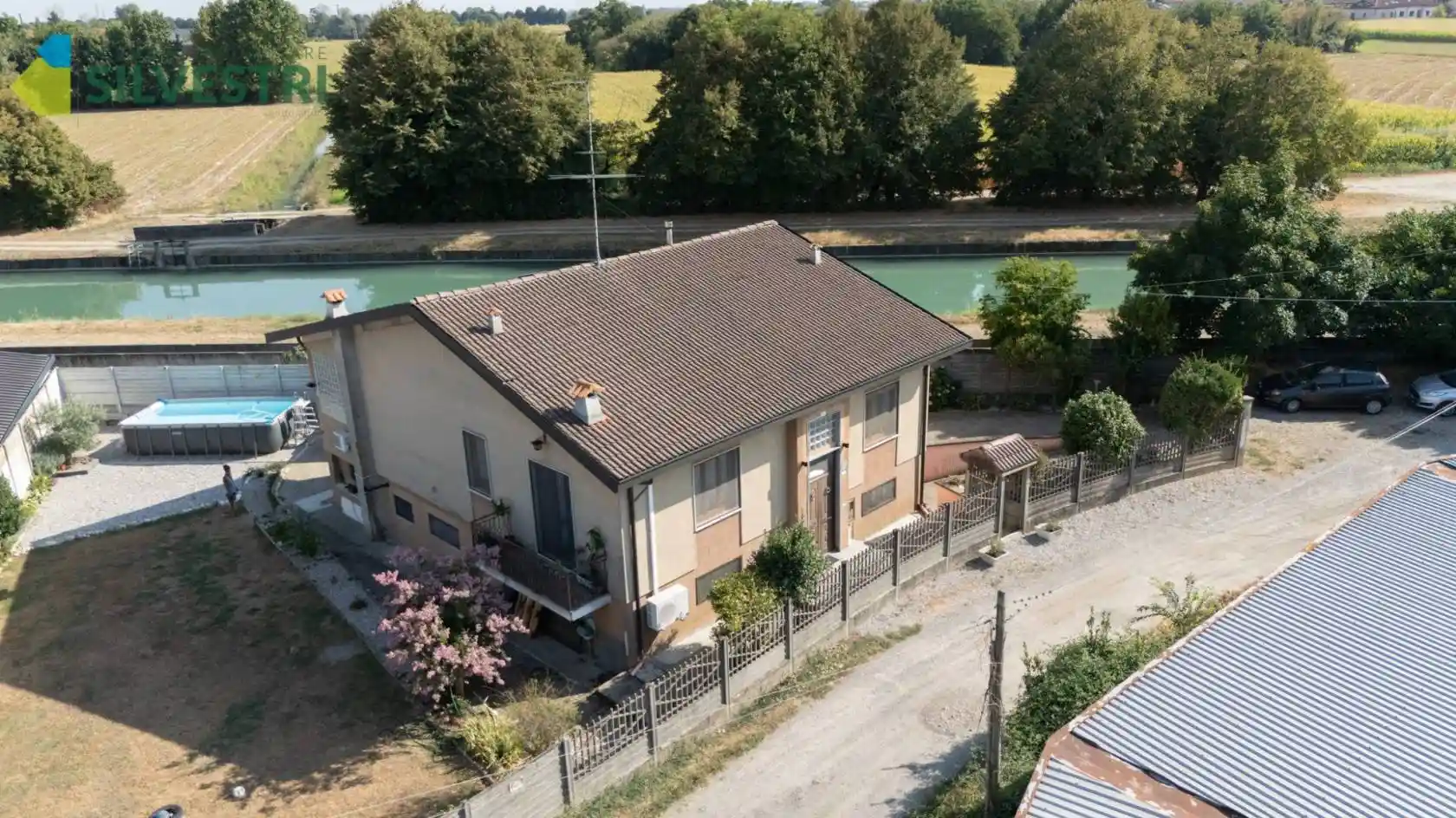 Villa in vendita a Galliate
