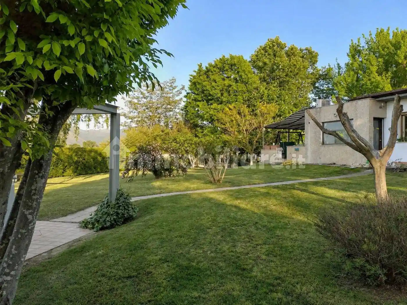 Villa in vendita a Latina