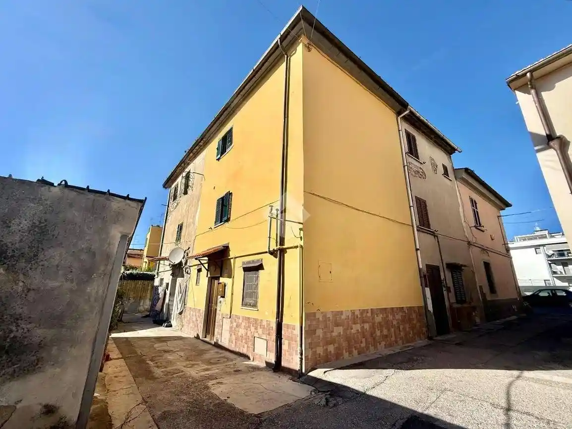 Casa indipendente in vendita a Prato