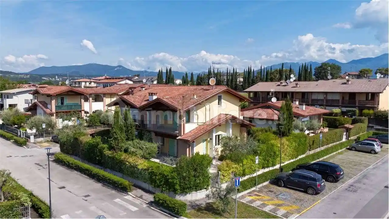 Villa in vendita a Manerba del Garda
