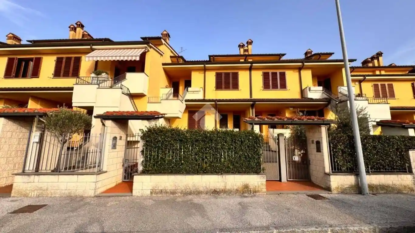 Casa indipendente in vendita a Prato
