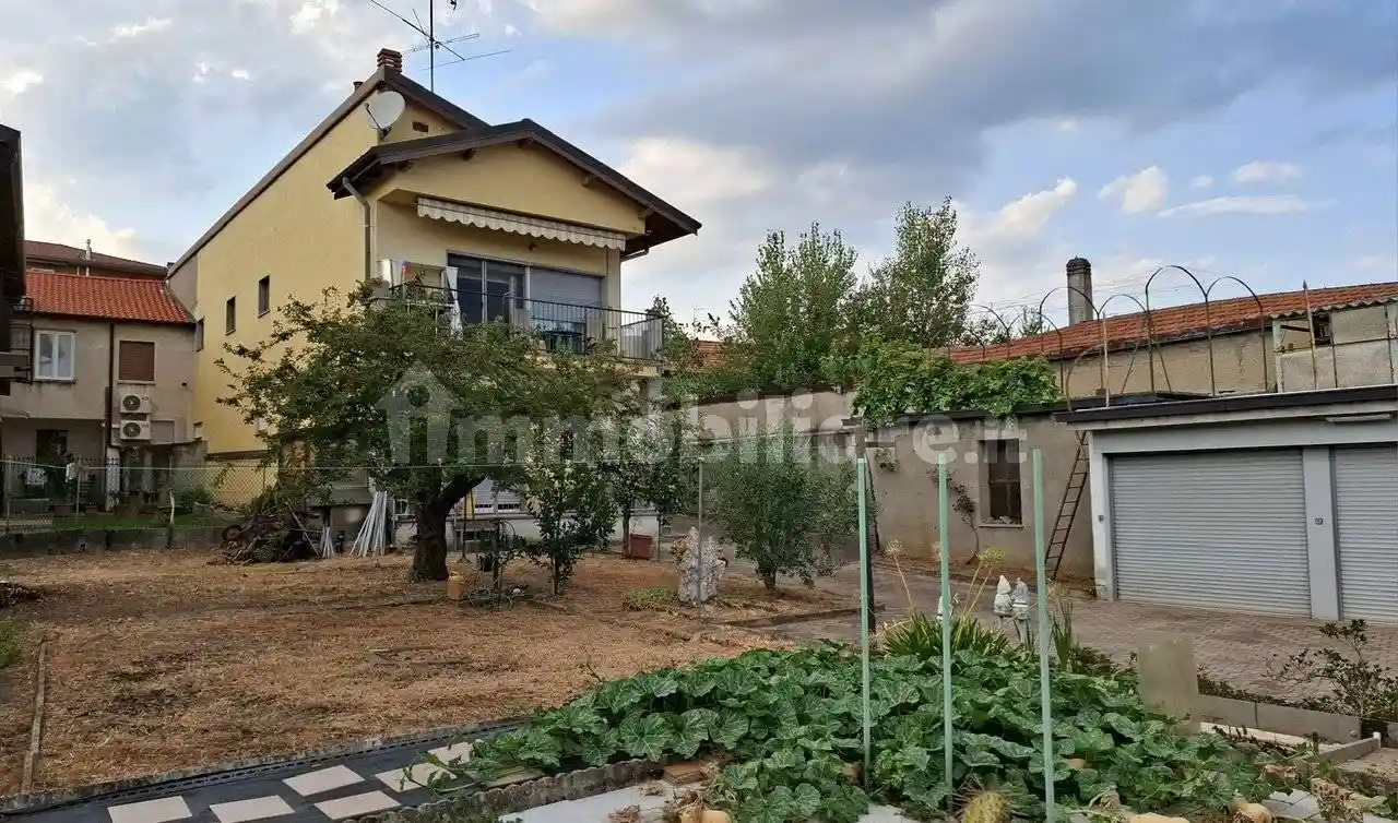 Appartamento in vendita a Costa Masnaga
