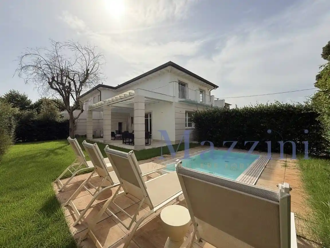 Villa in vendita a Forte dei Marmi