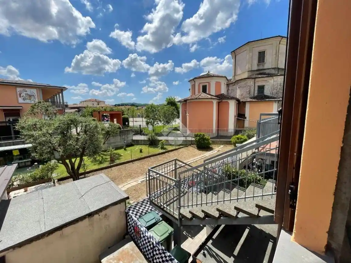 Palazzo - Edificio in vendita a Almè
