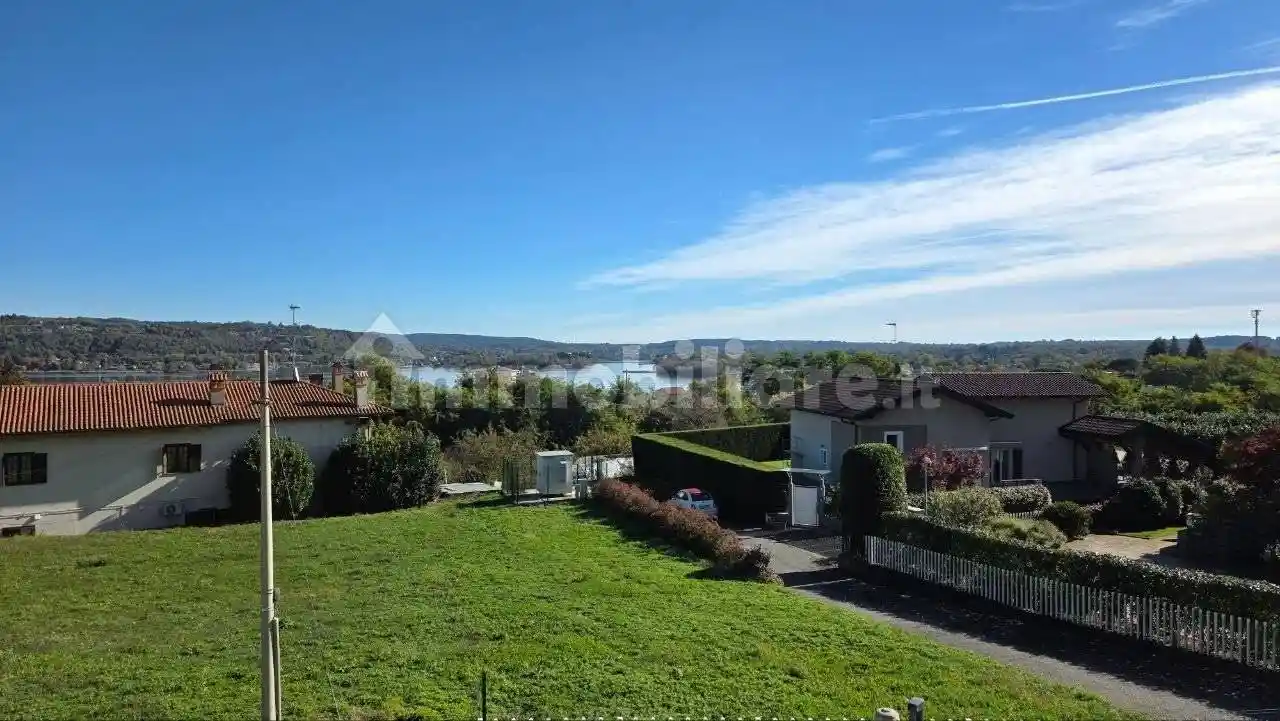 Villetta a schiera in vendita a Dormelletto