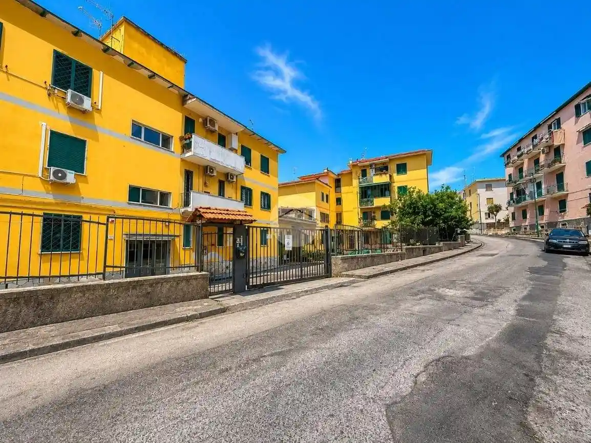 Appartamento in vendita a Napoli