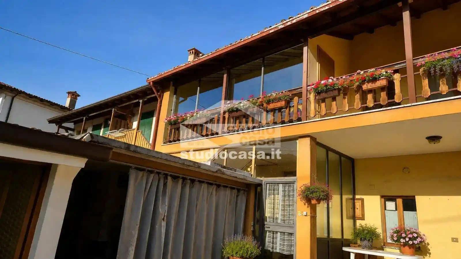 Casa indipendente in vendita a Solto Collina