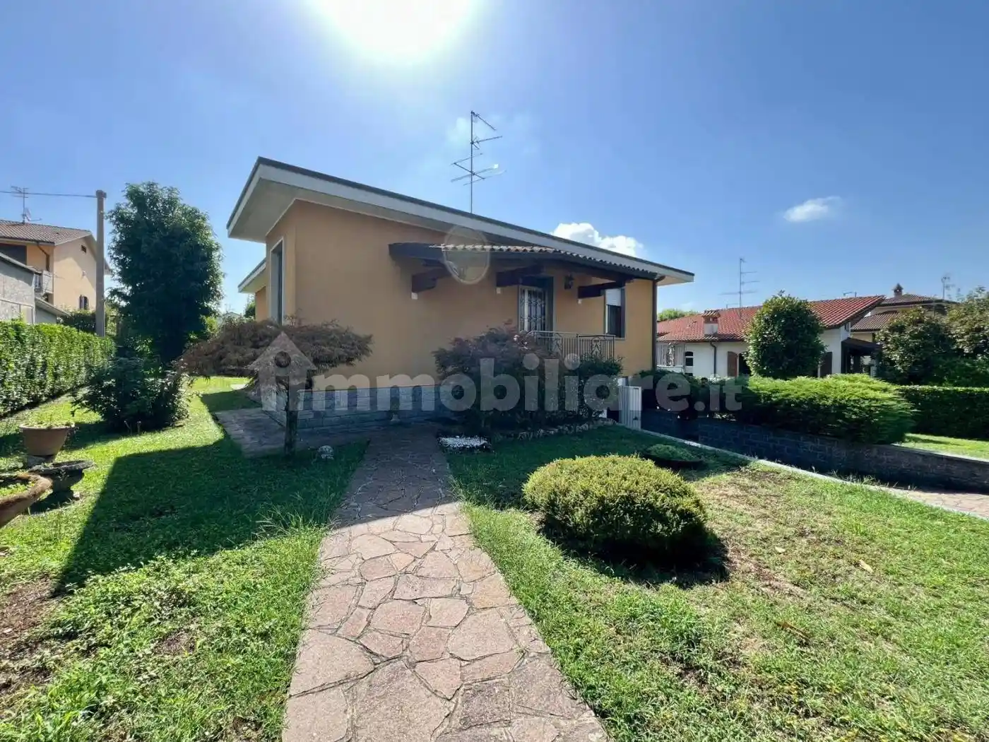 Villa in vendita a Albano Sant'Alessandro
