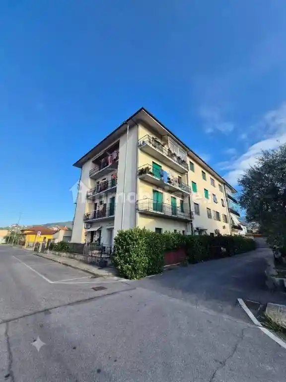 Appartamento in vendita a Massa e Cozzile