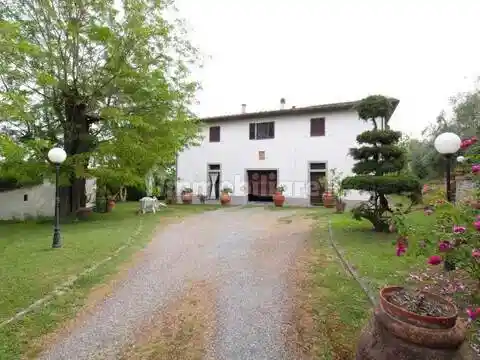 Villa in vendita a Peccioli