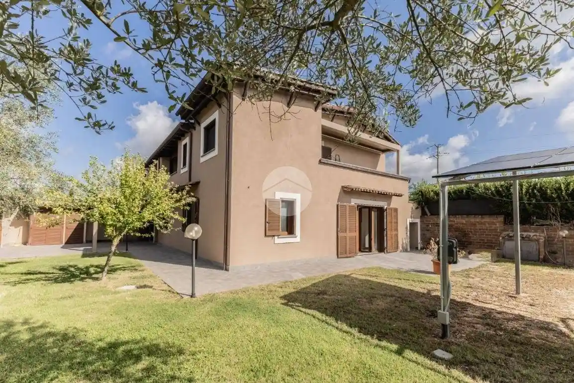 Villa in vendita a Monterosi