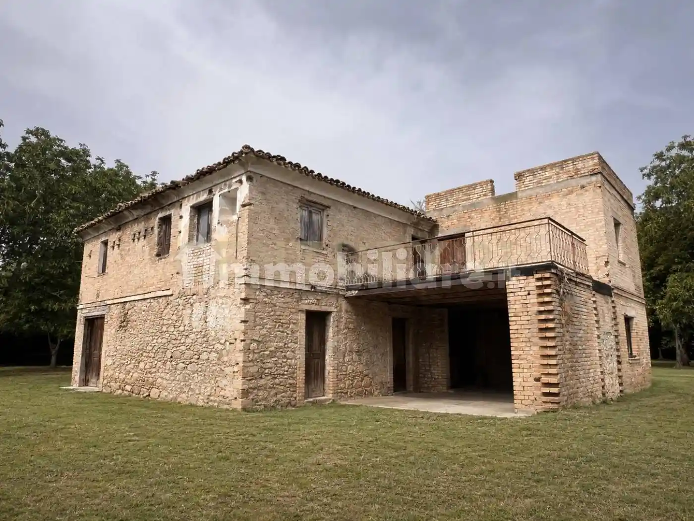 Rustico - Casale in vendita a Loreto Aprutino