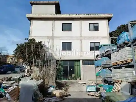 Palazzo - Edificio in affitto a Teramo