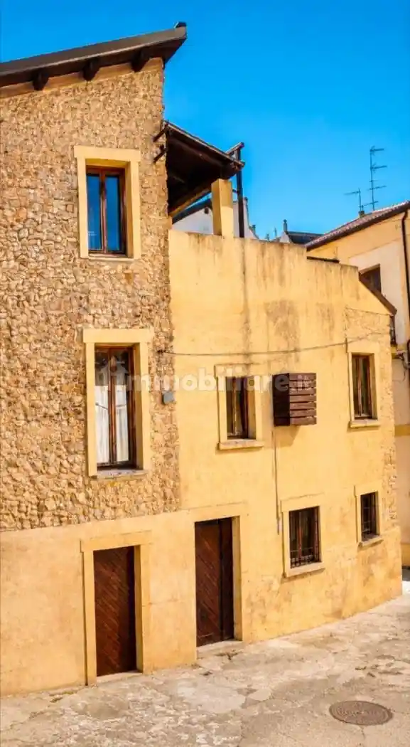 Palazzo - Edificio in vendita a Crotone