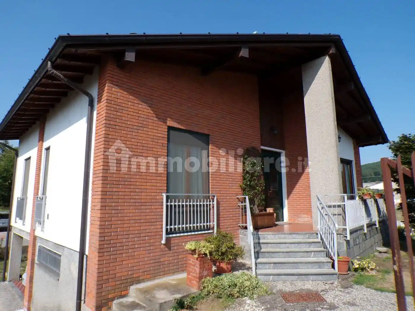 Villa in vendita a Mercallo