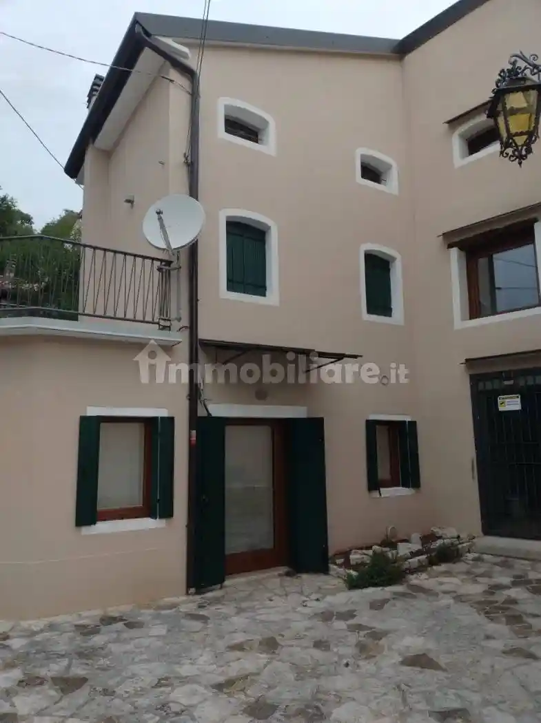 Villetta a schiera in affitto a Revine Lago