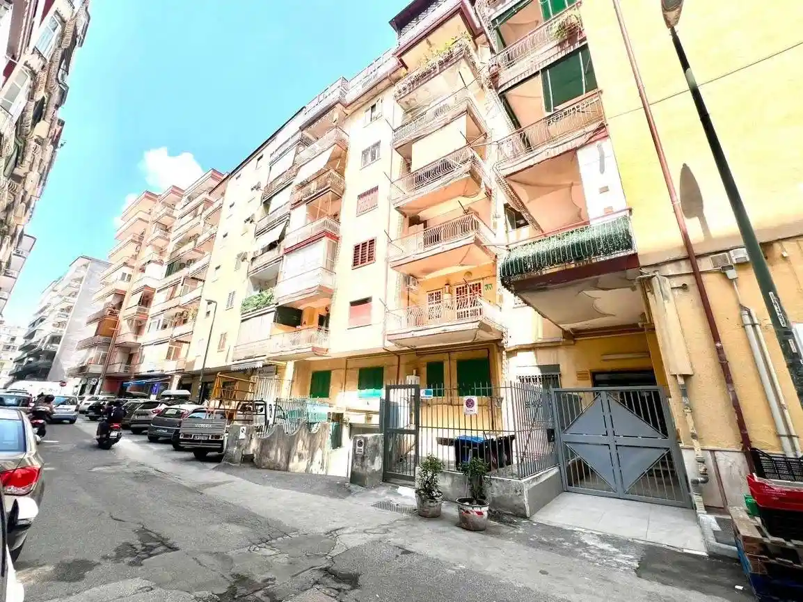 Appartamento in vendita a Napoli