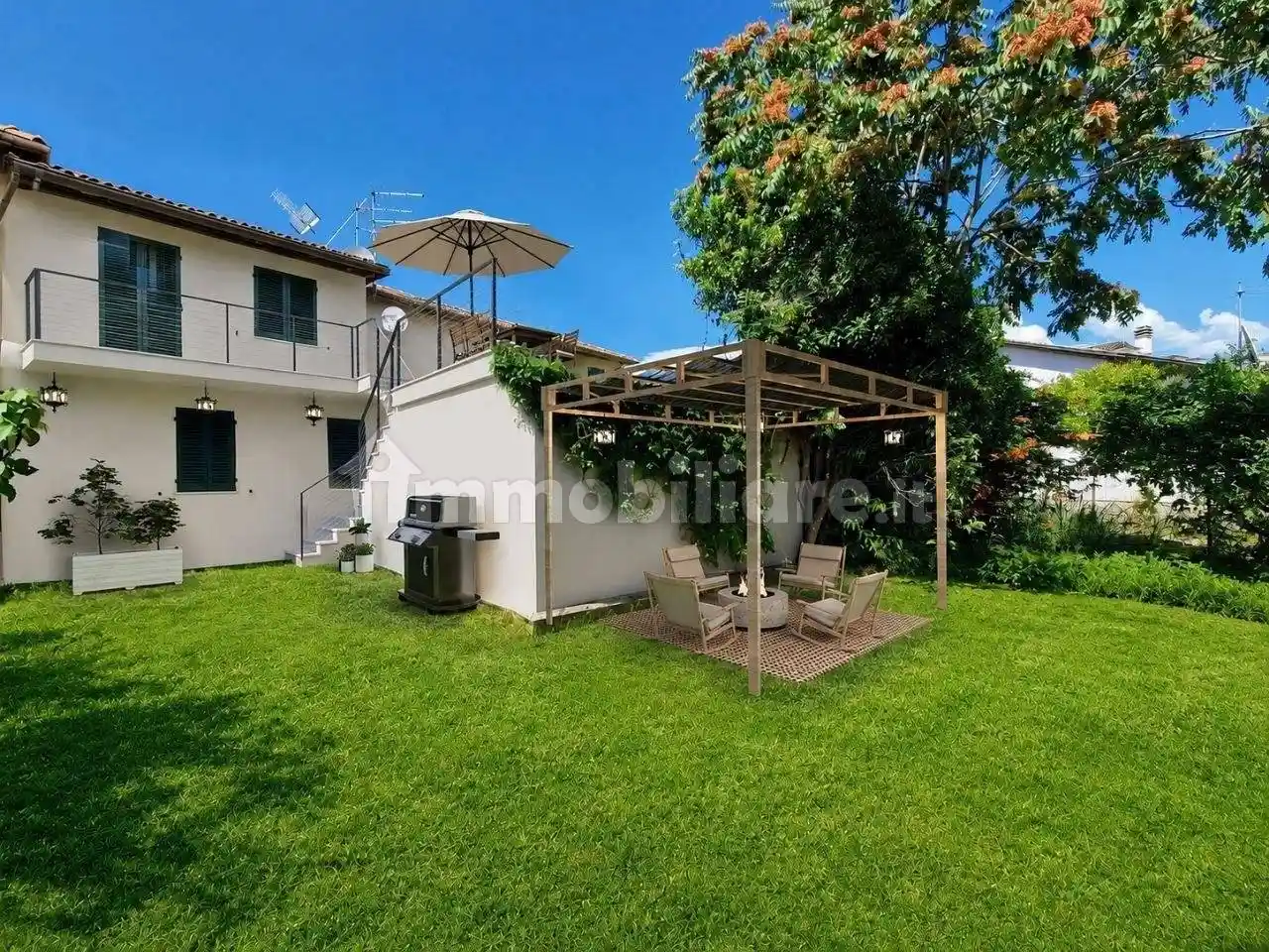 Villa in vendita a Carrara