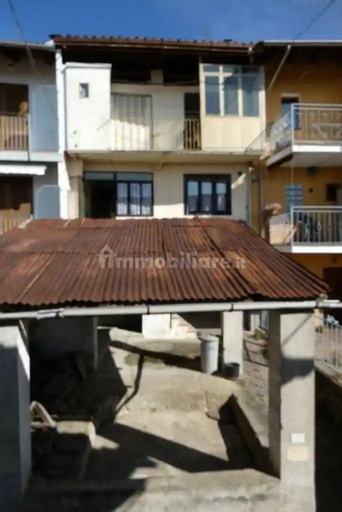 Casa indipendente in vendita a Val di Chy