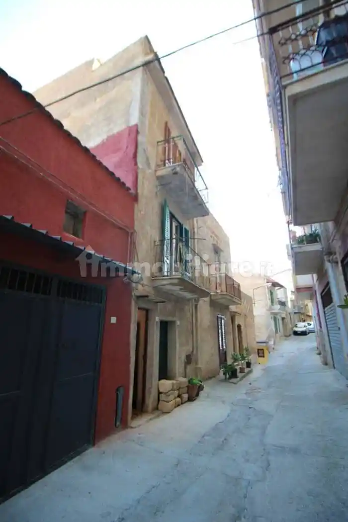 Palazzo - Edificio in vendita a Altofonte