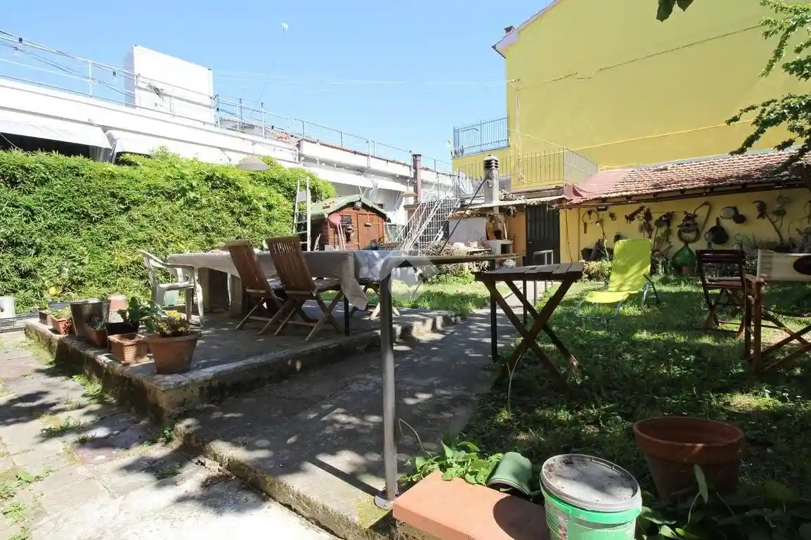 Casa indipendente in vendita a Prato