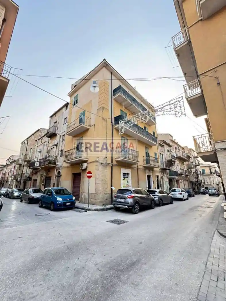 Palazzo - Edificio in vendita a Riesi