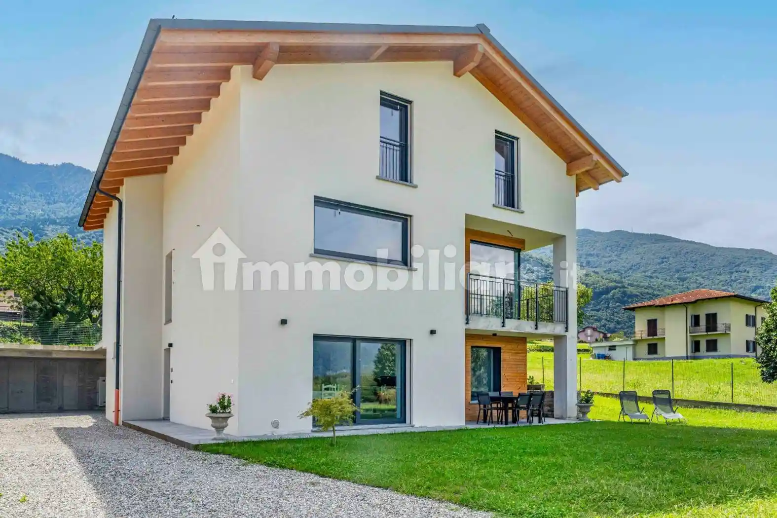 Villa in vendita a Colico