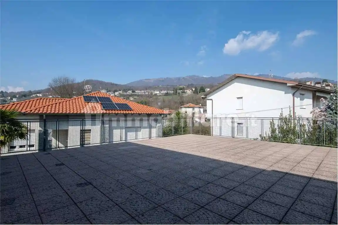 Appartamento in vendita a Gavirate