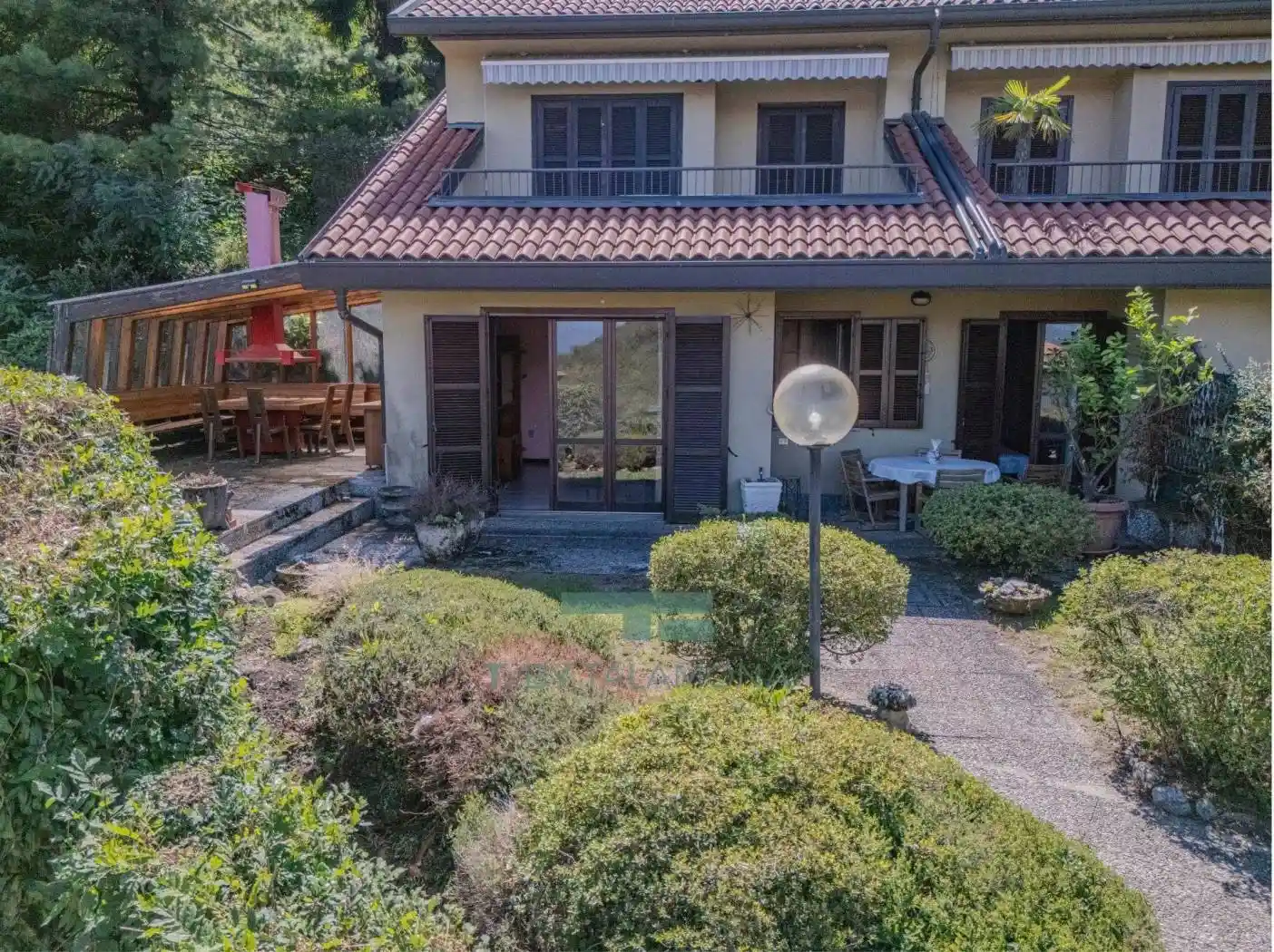 Appartamento in vendita a Brezzo di Bedero