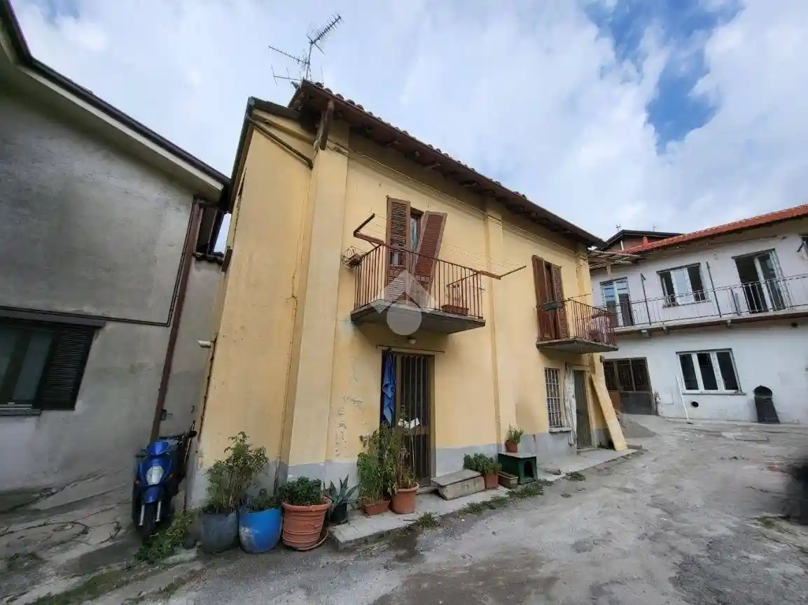 Casa indipendente in vendita a Besana in Brianza