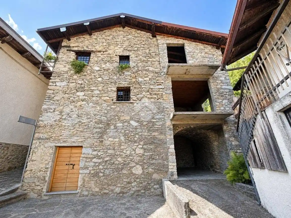 Casa indipendente in vendita a Sorico