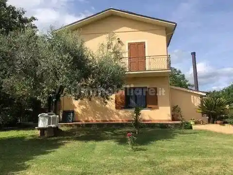 Villa in vendita a Capranica