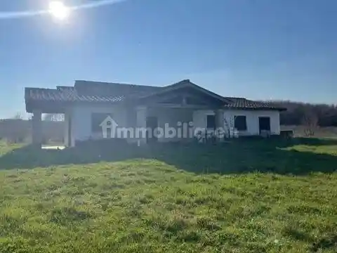 Villa in vendita a Sutri