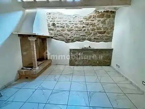Appartamento in vendita a Capranica