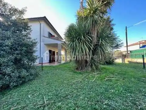 Villa in vendita a Capranica