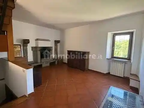 Appartamento in vendita a Capranica