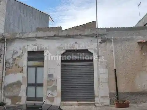 Palazzo - Edificio in vendita a Solarino