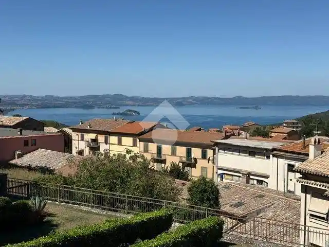 Palazzo - Edificio in vendita a Montefiascone