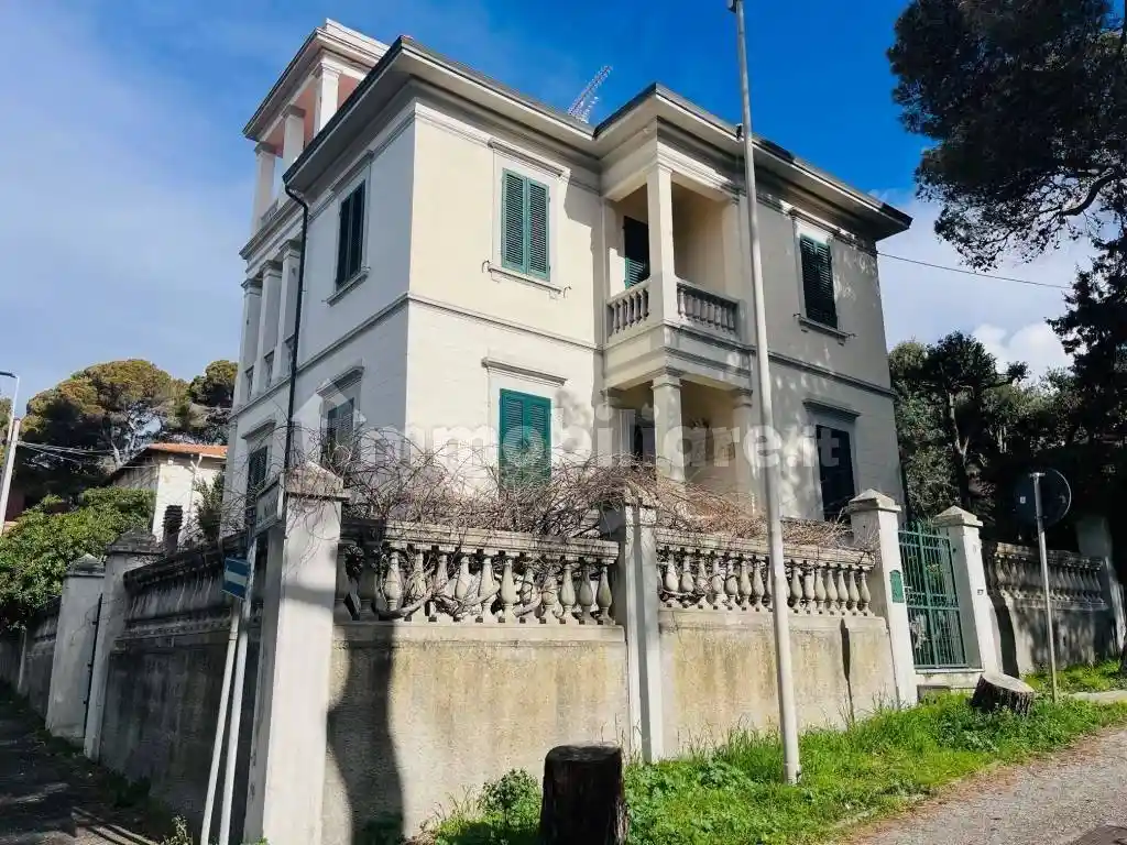 Villa in vendita a Livorno