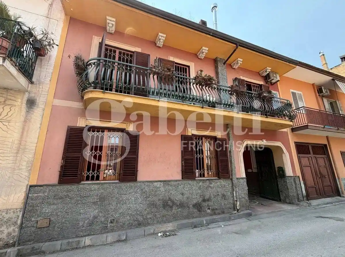 Palazzo - Edificio in vendita a Mugnano di Napoli
