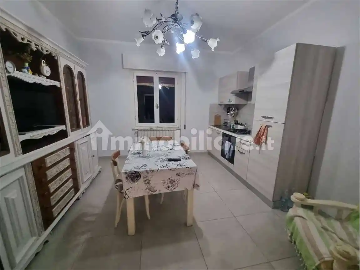 Appartamento in affitto a Sarzana