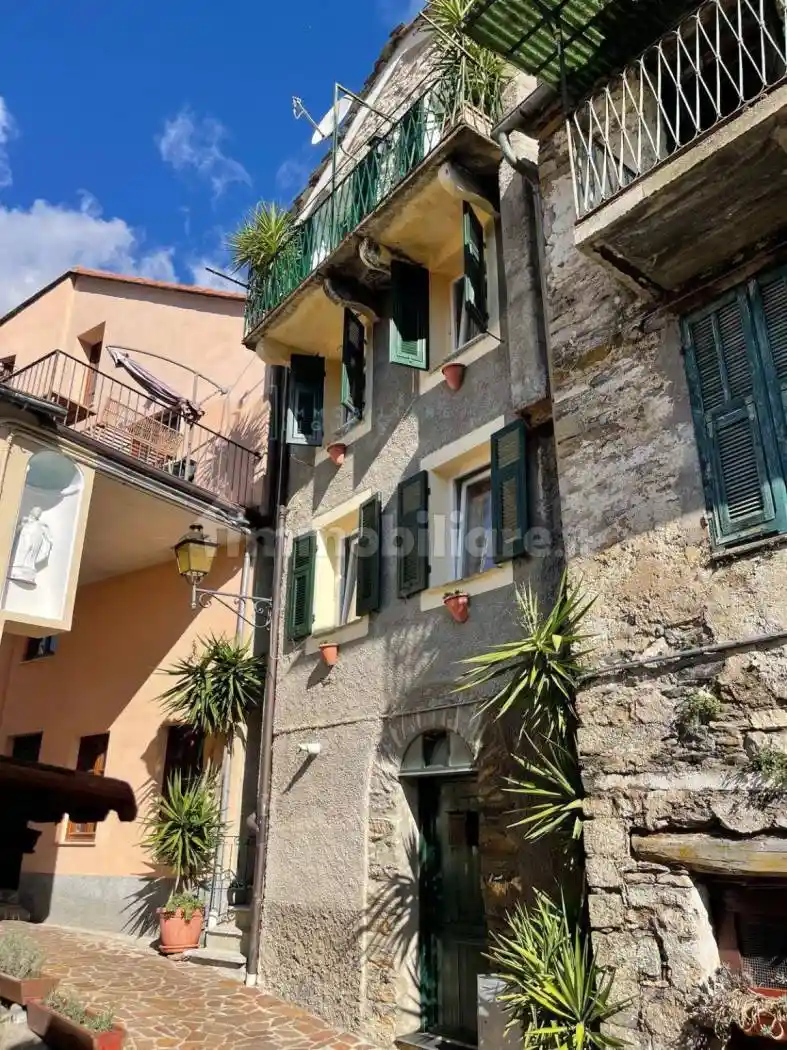 Casa indipendente in vendita a Rezzo