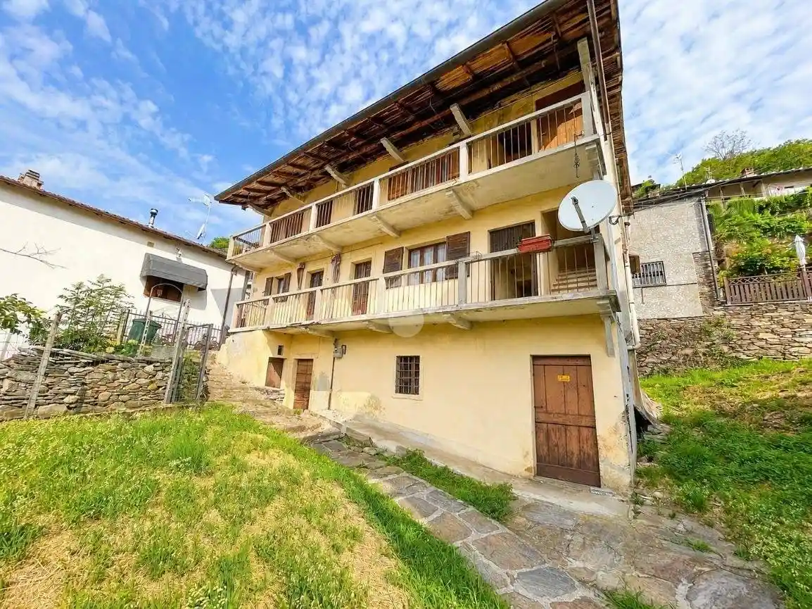 Casa indipendente in vendita a Cossogno