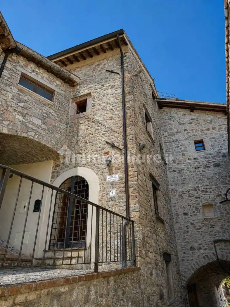 Casa indipendente in vendita a Scheggino
