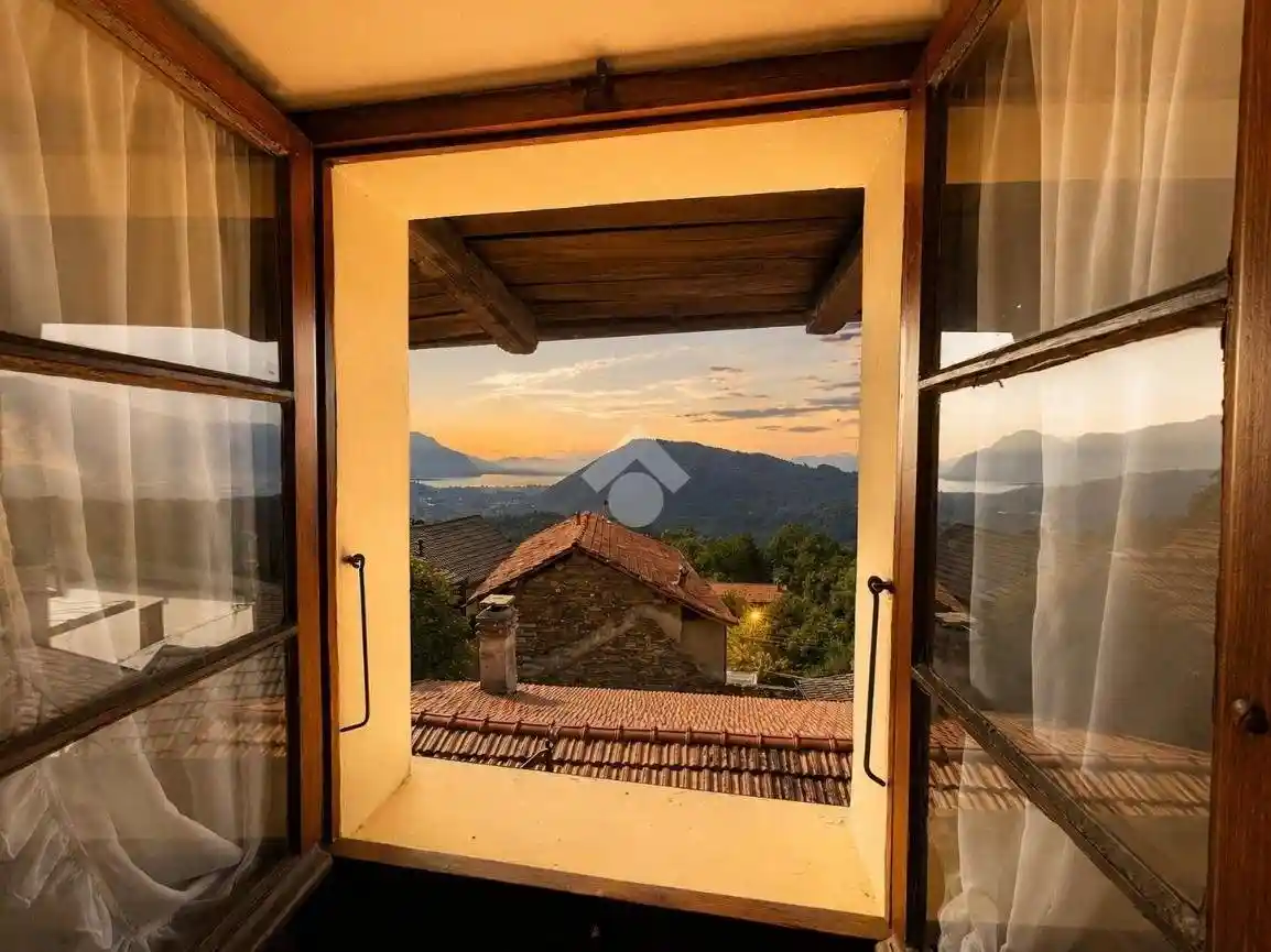 Casa indipendente in vendita a Cossogno