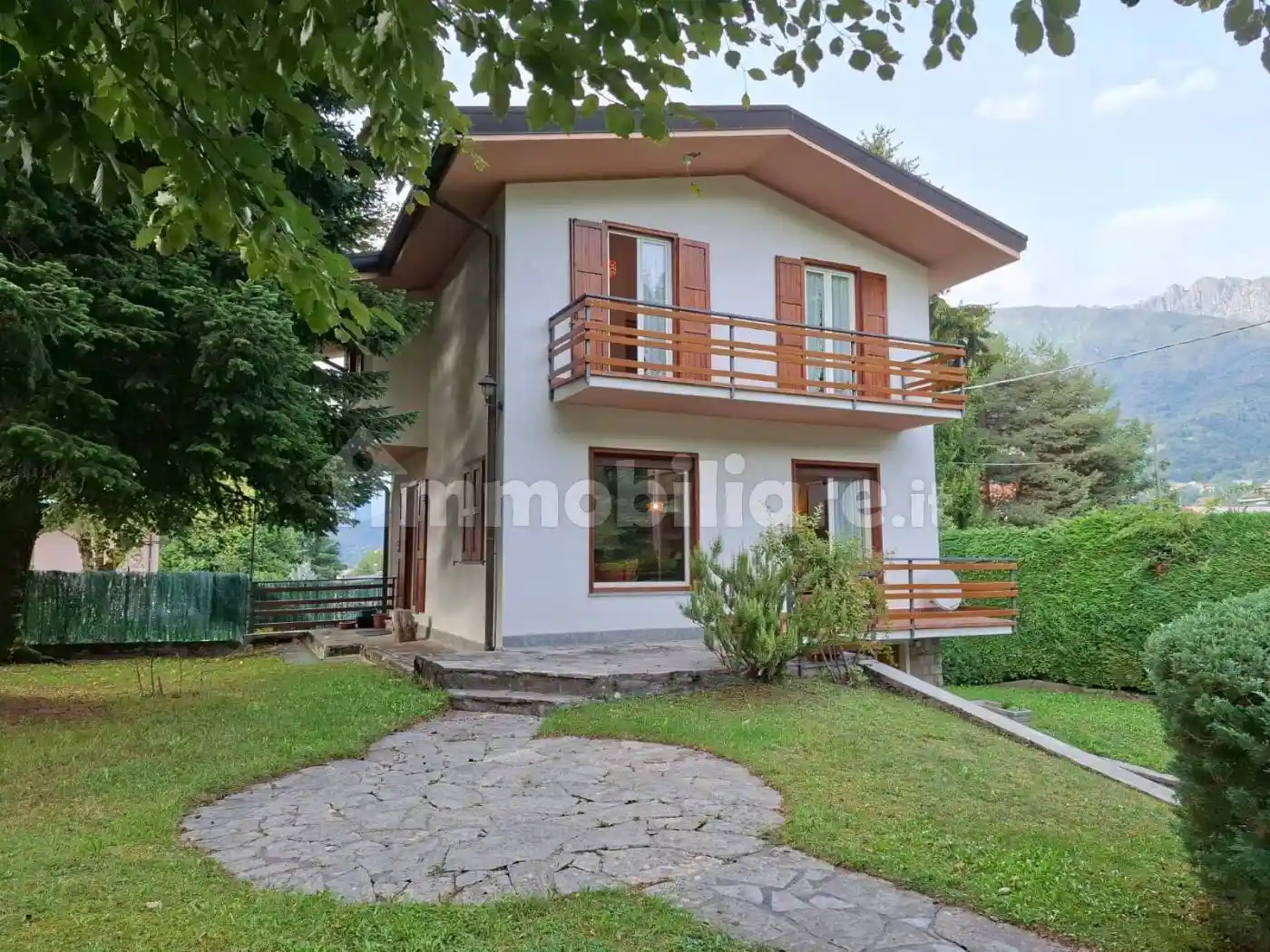 Villa in vendita a Cremeno