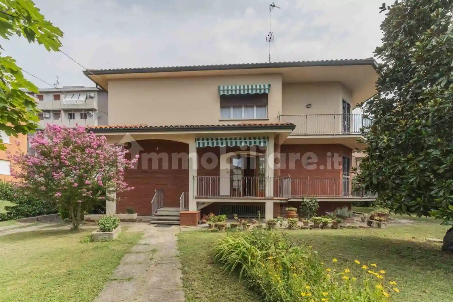 Villa - foto 2
