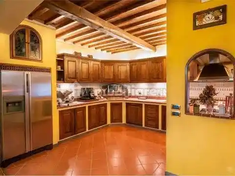 Villa in vendita a Carmignano