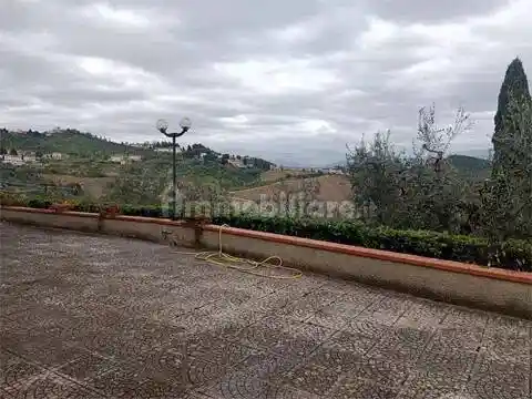 Villa in vendita a Carmignano