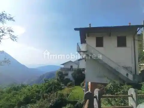 Villa in vendita a Intragna